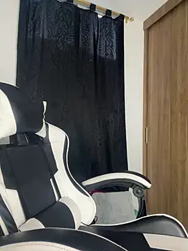 Snapshot of Scarlett05 chatting on September 28, 2025, 11:01 pm Scarlett05 online show from September 28, 2025, 11:01 pm