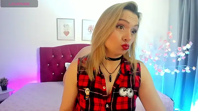 Snapshot of scarlett_blake11 chatting on October 15, 2025, 4:55 am scarlett blake11 online show from October 15, 2025, 4:55 am