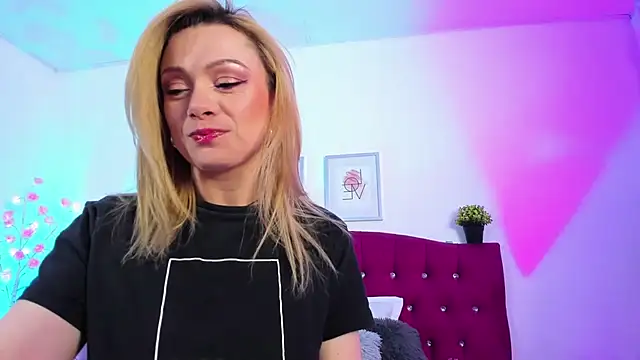 Snapshot of scarlett_blake11 chatting on September 12, 2025, 5:07 am scarlett blake11 online show from September 12, 2025, 5:07 am