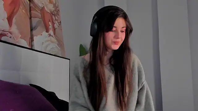 Snapshot of CloveDia chatting on October 25, 2025, 8:24 am CloveDia online show from October 25, 2025, 8:24 am