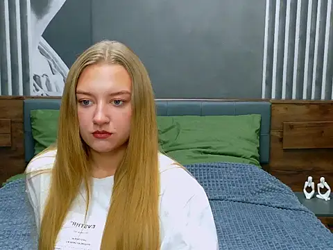 DarcyWilsy online show from October 14, 2025, 11:14 pm