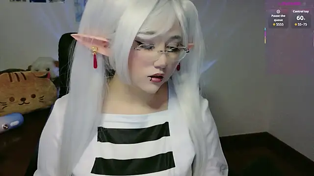 Livelle69 online show from April 4, 2026, 9:43 pm