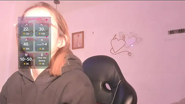 kristal joi dl online show from October 5, 2025, 1:24 pm