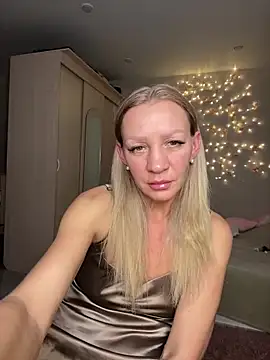 Snapshot of Bellissa_ chatting on October 7, 2025, 1:56 pm Bellissa  online show from October 7, 2025, 1:56 pm