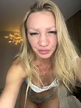 Snapshot of Bellissa_ chatting on October 23, 2025, 3:32 pm Bellissa  online show from October 23, 2025, 3:32 pm