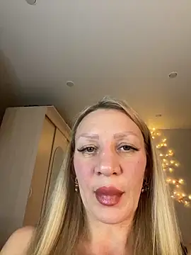 Snapshot of Bellissa_ chatting on October 12, 2025, 2:18 pm Bellissa  online show from October 12, 2025, 2:18 pm