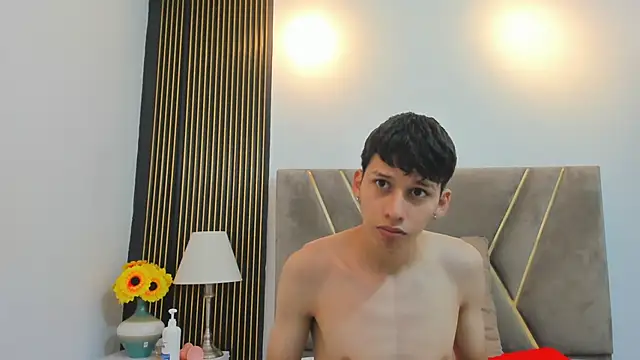 Tom and bunny online show from September 10, 2025, 11:42 am