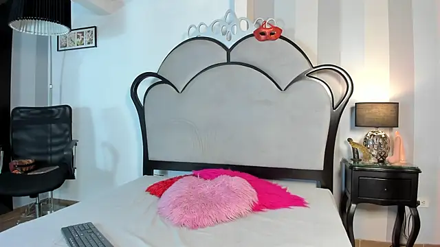 MiaAmore  online show from July 11, 2026, 1:44 pm