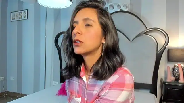 Snapshot of MiaAmore_ chatting on February 19, 2026, 7:33 pm MiaAmore online show from February 19, 2026, 7:33 pm