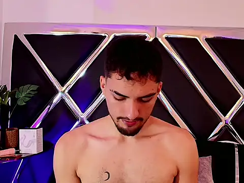 AlekRuizx online show from October 8, 2025, 5:02 pm