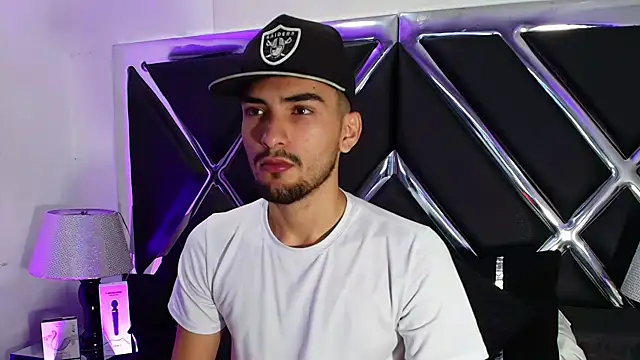 AlekRuizx online show from October 10, 2025, 12:33 am