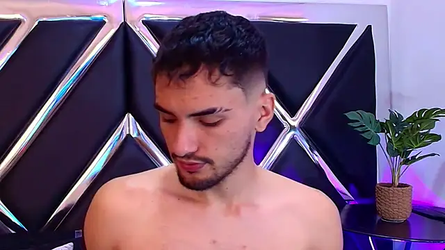 AlekRuizx online show from October 4, 2025, 2:46 am