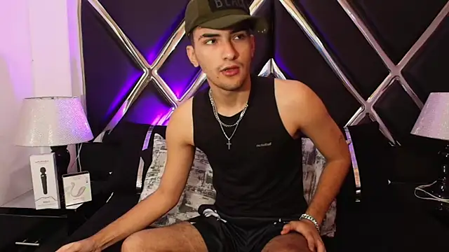 AlekRuizx online show from October 18, 2025, 11:12 am