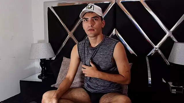 AlekRuizx online show from October 24, 2025, 7:24 pm