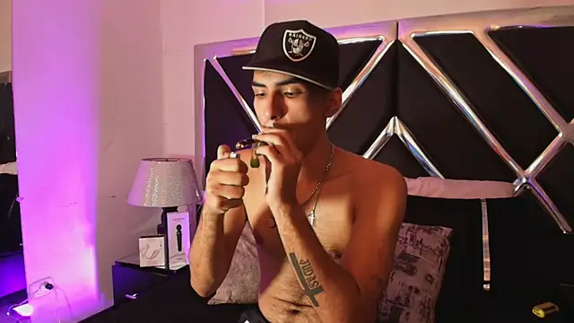 AlekRuizx online show from October 15, 2025, 5:10 pm