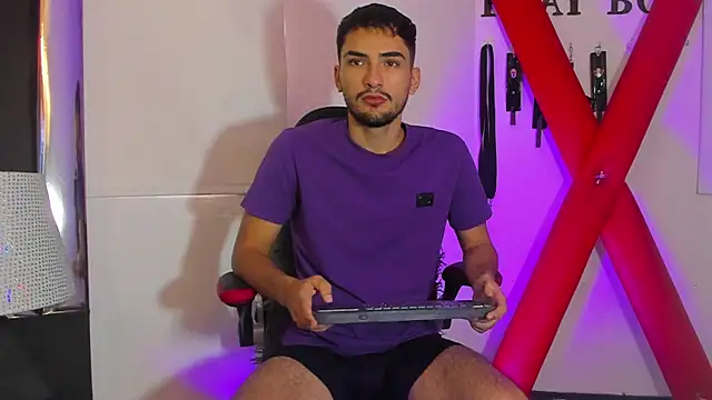 AlekRuizx online show from September 18, 2025, 2:09 pm