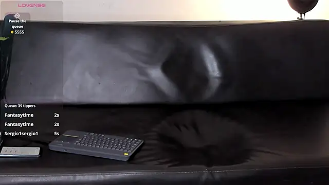 zarek lux online show from April 18, 2026, 7:07 pm