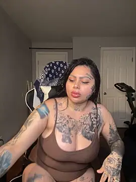 Snapshot of chicanachic13 chatting on October 5, 2025, 7:21 am chicanachic13 online show from October 5, 2025, 7:21 am