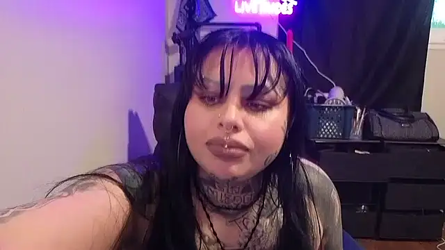 Snapshot of chicanachic13 chatting on April 24, 2026, 2:35 am chicanachic13 online show from April 24, 2026, 2:35 am
