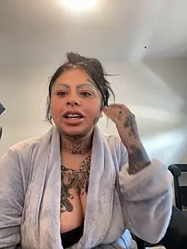 Snapshot of chicanachic13 chatting on September 21, 2025, 10:37 pm chicanachic13 online show from September 21, 2025, 10:37 pm