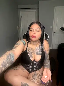 Snapshot of chicanachic13 chatting on October 8, 2025, 11:16 pm chicanachic13 online show from October 8, 2025, 11:16 pm