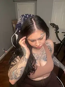 Snapshot of chicanachic13 chatting on October 5, 2025, 11:06 pm chicanachic13 online show from October 5, 2025, 11:06 pm