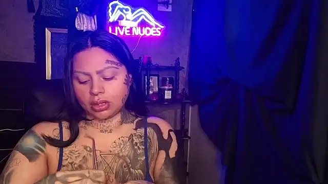 chicanachic13 online show from February 7, 2026, 1:02 am