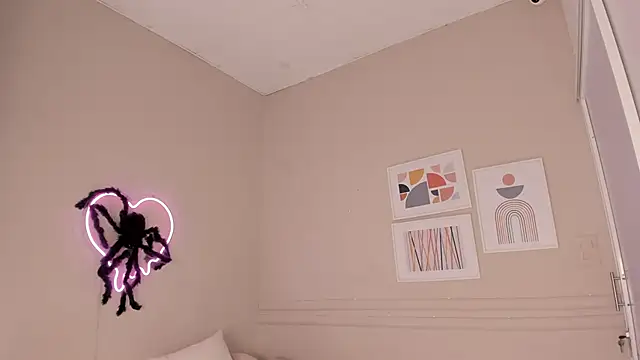 Snapshot of _aleja_x chatting on November 1, 2025, 11:37 am aleja x online show from November 1, 2025, 11:37 am