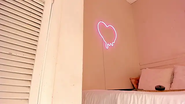 Snapshot of _aleja_x chatting on September 20, 2025, 11:37 am aleja x online show from September 20, 2025, 11:37 am