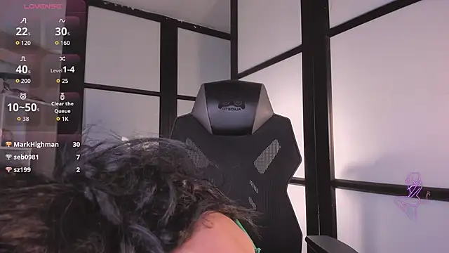 Snapshot of MistressMariam_ chatting on October 29, 2025, 12:31 am MistressMariam  online show from October 29, 2025, 12:31 am