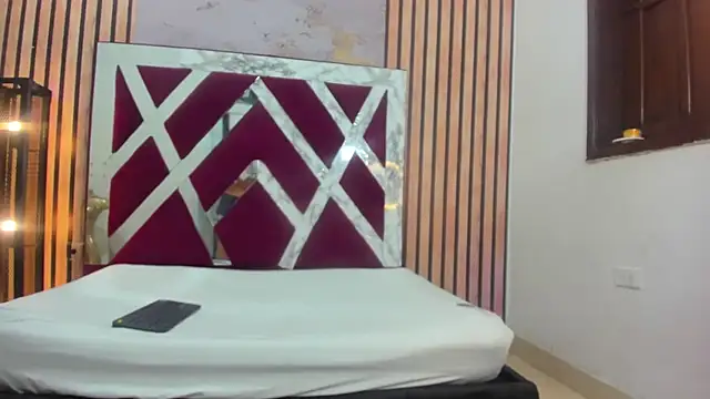 Snapshot of EmmaHollis chatting on October 8, 2025, 2:40 pm EmmaHollis online show from October 8, 2025, 2:40 pm