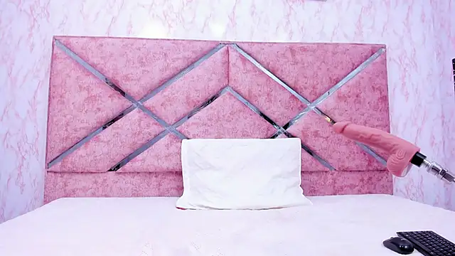 Snapshot of HOT_EMIILY_ chatting on October 18, 2025, 11:45 am HOT EMIILY online show from October 18, 2025, 11:45 am