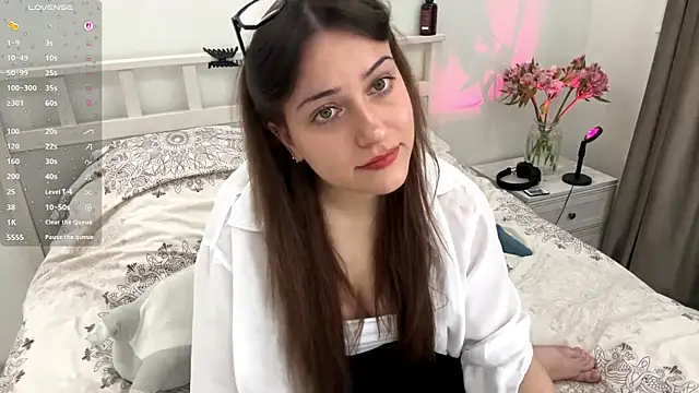 RachaelJuntunen online show from September 27, 2025, 6:52 am