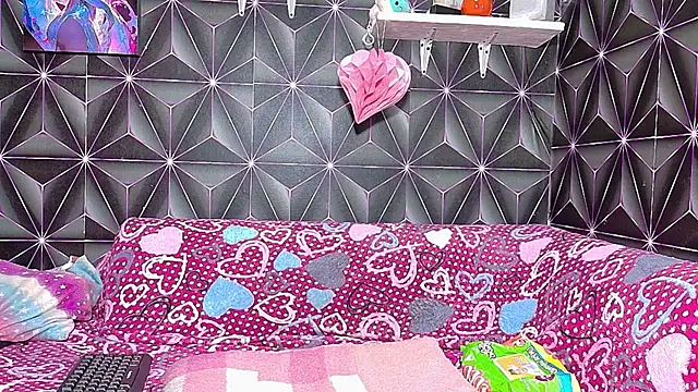 Shantall ks online show from February 26, 2026, 3:28 am