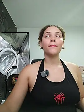 SirenRouge 69 online show from April 16, 2026, 7:47 pm