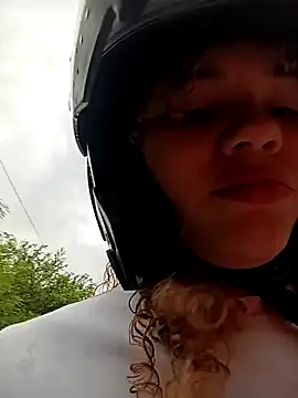 Snapshot of SirenRouge_69 chatting on September 29, 2025, 8:25 pm SirenRouge 69 online show from September 29, 2025, 8:25 pm