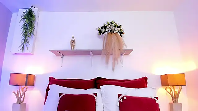 Snapshot of LuciaBenett_ chatting on October 31, 2025, 7:32 pm LuciaBenett online show from October 31, 2025, 7:32 pm