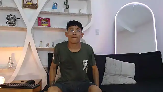 Snapshot of BEAUTY_BOYS1 chatting on September 19, 2025, 7:12 am BEAUTY BOYS1 online show from September 19, 2025, 7:12 am