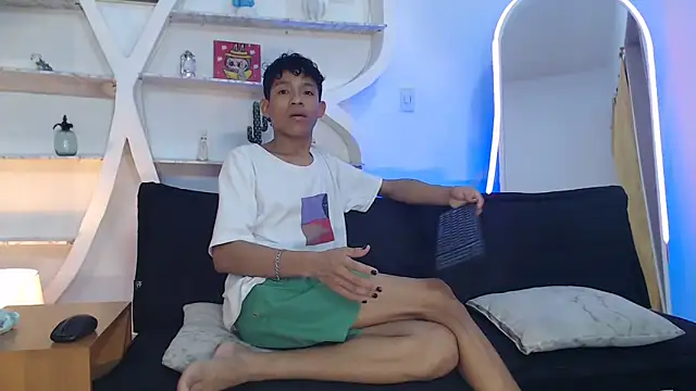 Snapshot of BEAUTY_BOYS1 chatting on October 8, 2025, 11:49 pm BEAUTY BOYS1 online show from October 8, 2025, 11:49 pm