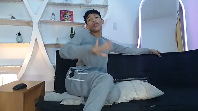 Snapshot of BEAUTY_BOYS1 chatting on October 8, 2025, 6:37 am BEAUTY BOYS1 online show from October 8, 2025, 6:37 am