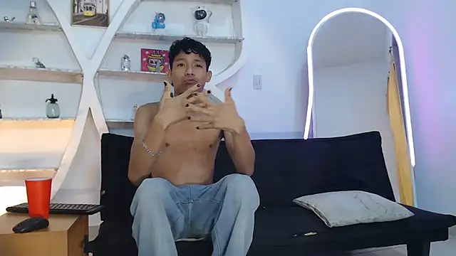 Snapshot of BEAUTY_BOYS1 chatting on October 9, 2025, 11:55 am BEAUTY BOYS1 online show from October 9, 2025, 11:55 am