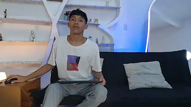 Snapshot of BEAUTY_BOYS1 chatting on September 27, 2025, 7:14 am BEAUTY BOYS1 online show from September 27, 2025, 7:14 am