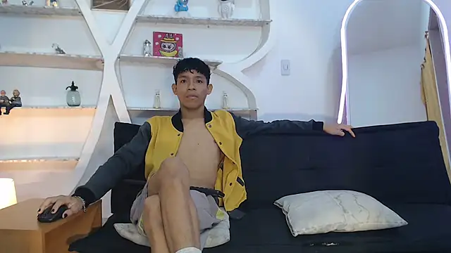 Snapshot of BEAUTY_BOYS1 chatting on October 10, 2025, 7:09 am BEAUTY BOYS1 online show from October 10, 2025, 7:09 am