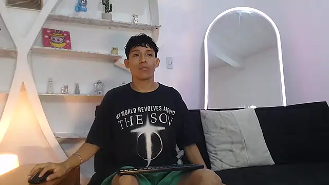 Snapshot of BEAUTY_BOYS1 chatting on September 17, 2025, 7:10 am BEAUTY BOYS1 online show from September 17, 2025, 7:10 am