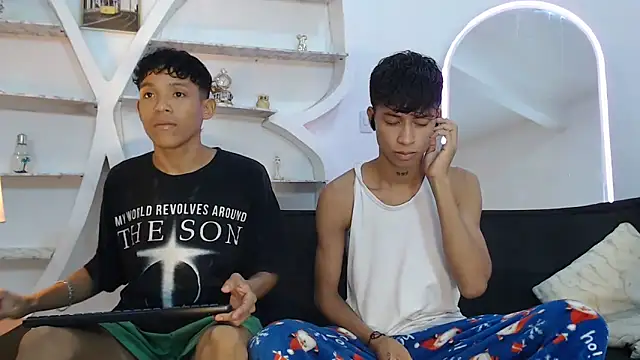 Snapshot of BEAUTY_BOYS1 chatting on September 25, 2025, 7:14 am BEAUTY BOYS1 online show from September 25, 2025, 7:14 am