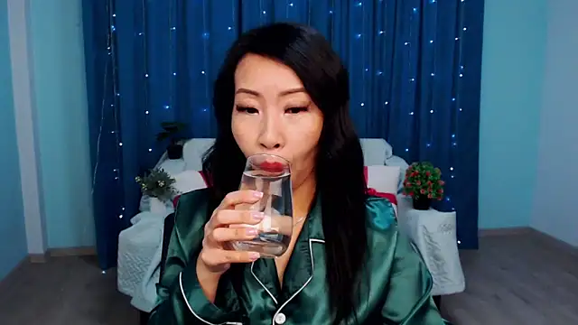 LiaPak online show from October 3, 2025, 12:58 am