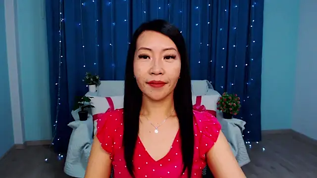 LiaPak online show from October 6, 2025, 1:07 am