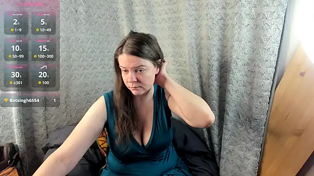 MiaLores online show from November 9, 2025, 9:35 am