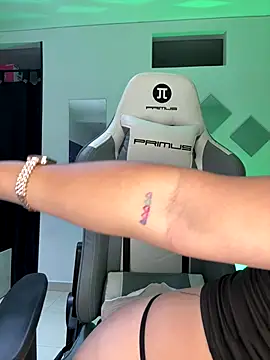 Snapshot of Bella-kim- chatting on September 25, 2025, 8:04 pm Bella-kim- online show from September 25, 2025, 8:04 pm