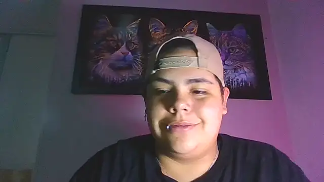 Snapshot of Hailey_Curvy chatting on October 6, 2025, 3:08 am Hailey Curvy online show from October 6, 2025, 3:08 am